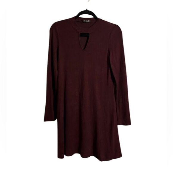 Fortune+Ivy Women’s Burgundy Keyhole Soft
Brushed Fleece Dress. Size Small - Picture 2 of 9